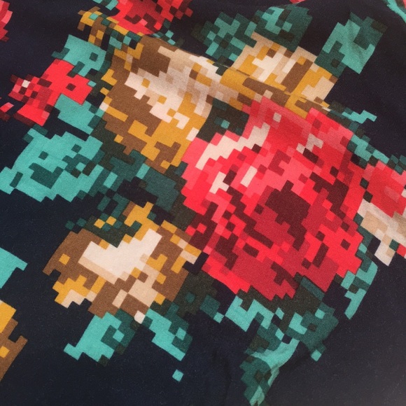 Women's Floral Pixelated Graphic Dark Navy Blue Short Sleeve Crop Top- Bow Back - Picture 4 of 6